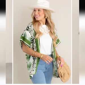 Umgee USA Green and White Patterned Kimono Size S
